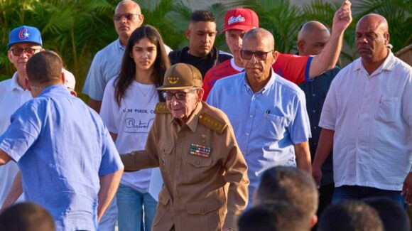 Escala tensión entre Cuba y EU: Gobierno de Trump alista cargos penales contra Raúl Castro