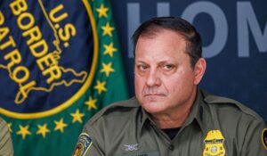 Reportan RENUNCIA de Michael Banks, jefe de la Patrulla Fronteriza de EU: Esto se sabe