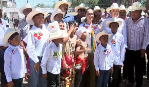 Sheinbaum encabeza restitución de tierras en Bahía de Lobos e inauguraciónde un comedor escolar