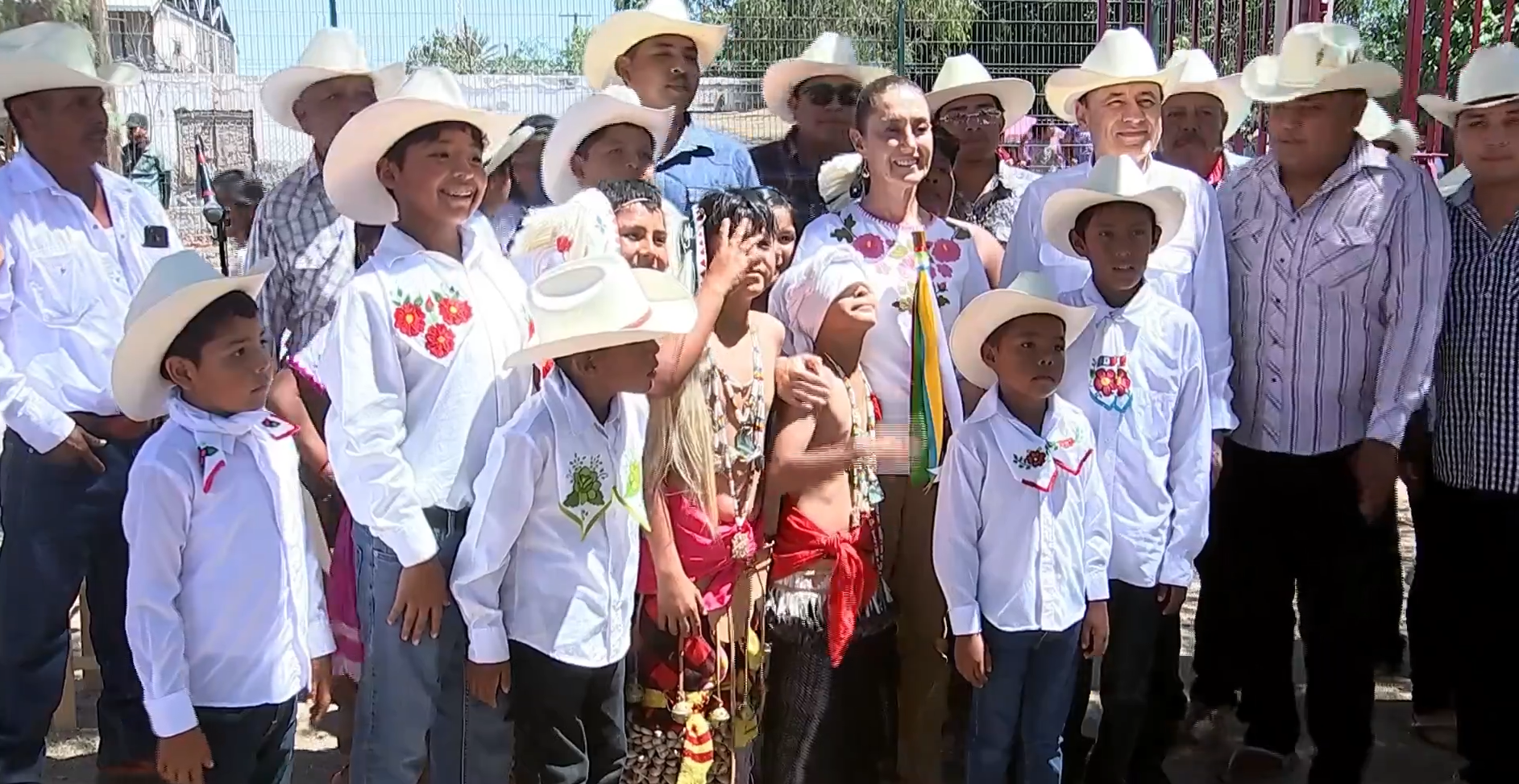 Sheinbaum encabeza restitución de tierras en Bahía de Lobos e inauguraciónde un comedor escolar