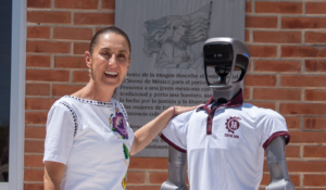 Sheinbaum inaugura Cbtis 305 en Mérida acompañada del robot ‘Atom’