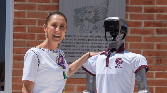 Sheinbaum inaugura Cbtis 305 en Mérida acompañada del robot ‘Atom’