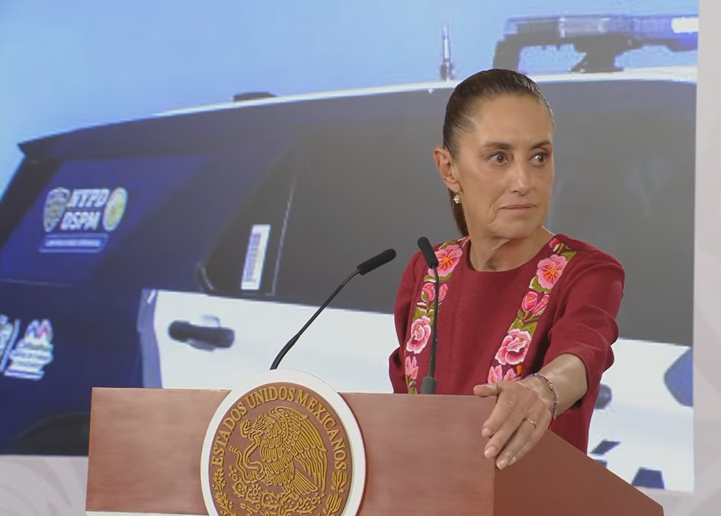 "Yo prefiero Chihuahua": Sheinbaum critica uso del escudo de NY en patrullas de Chihuahua