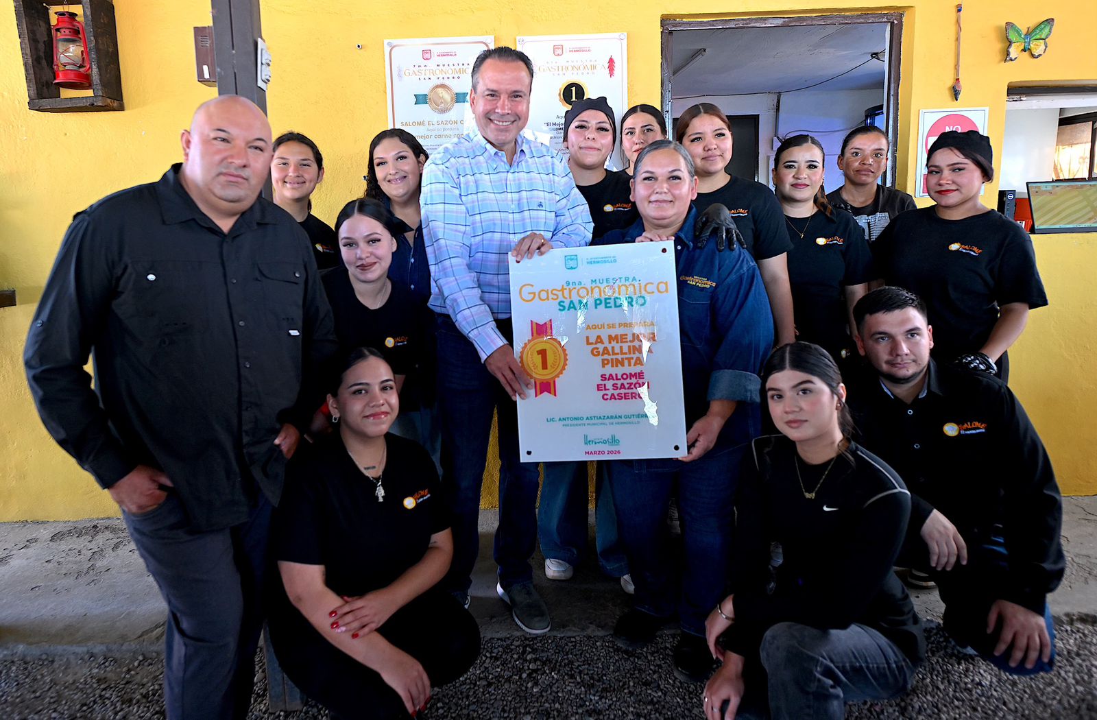 Toño Astiazarán reconoce a ganadores de la novena Muestra Gastronómica de San Pedro
