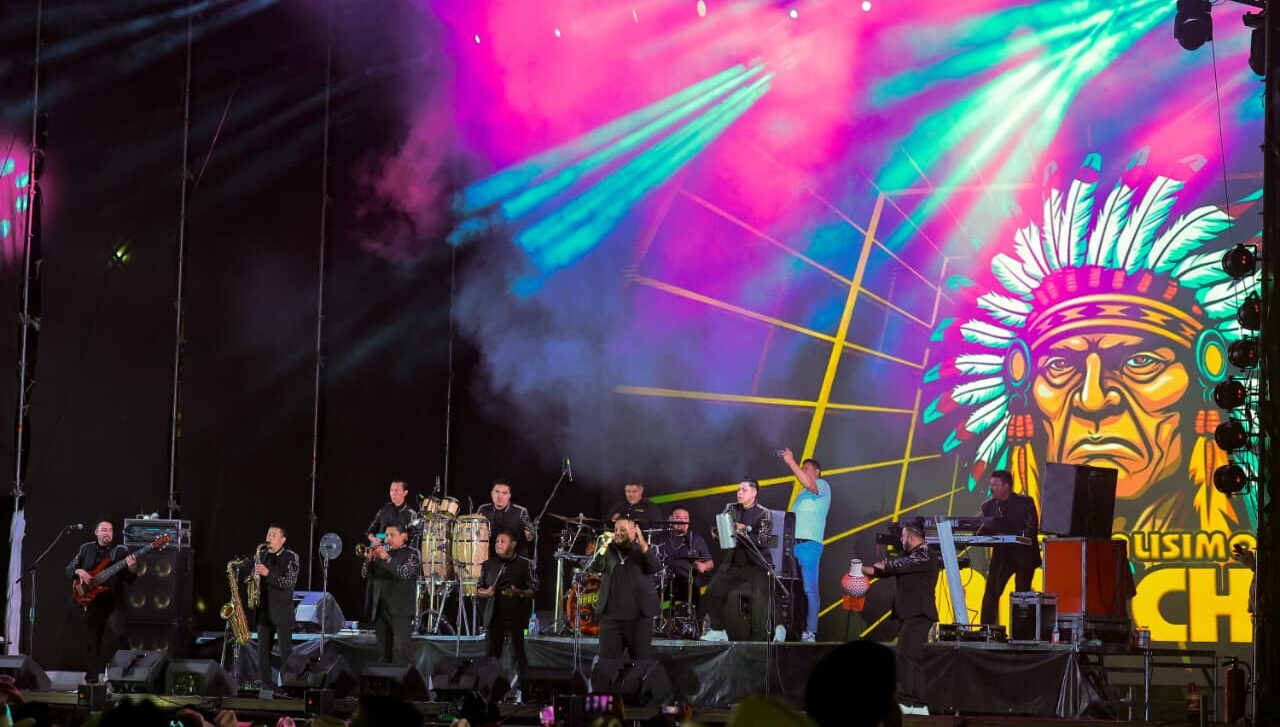El Tropicalísimo Apache abarrota el Teatro del Pueblo de la ExpoGan 2026
