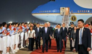 Trump llega a China para reunirse con Xi Jinping entre tensión por Irán y comercio