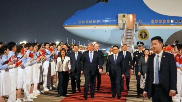 Trump llega a China para reunirse con Xi Jinping entre tensión por Irán y comercio