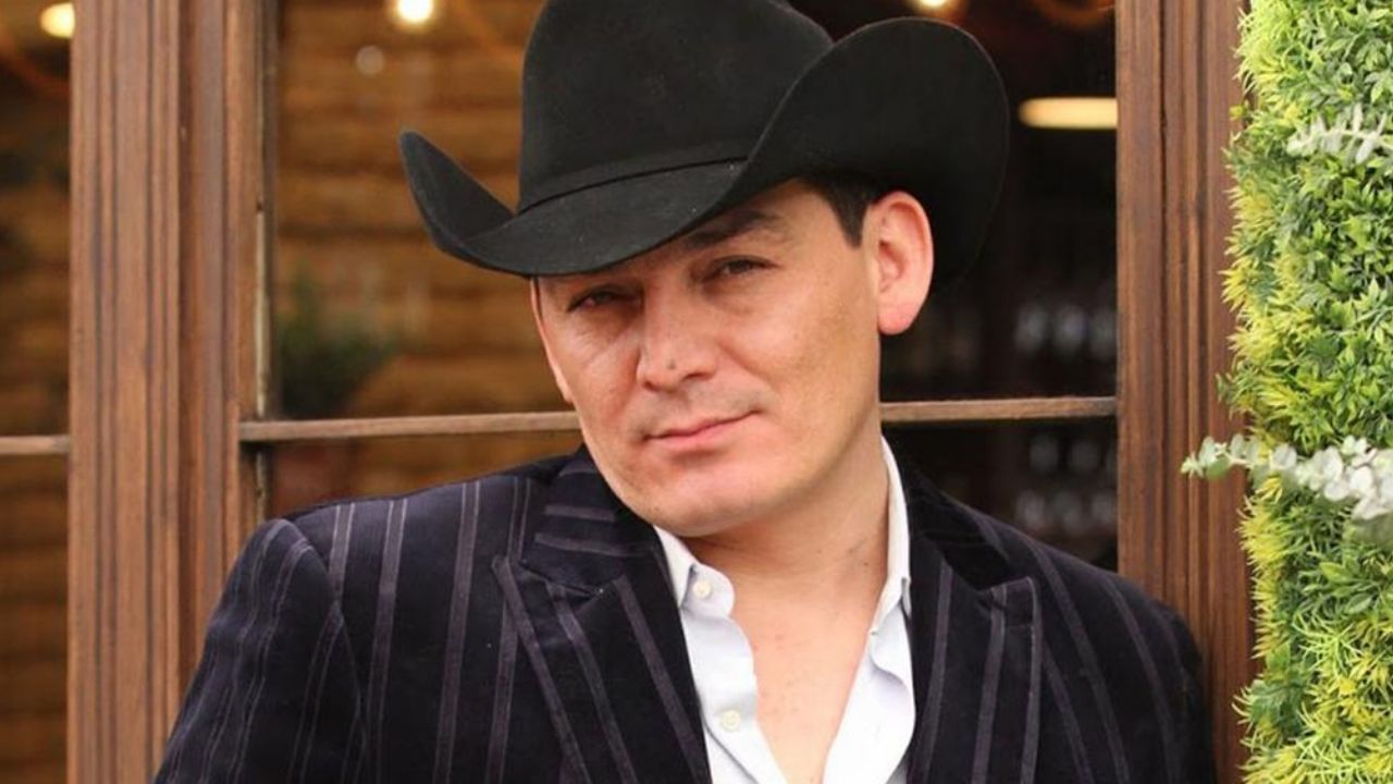 José Manuel Figueroa estalla contra reportero de ‘Chisme No Like’ y abandona entrevista