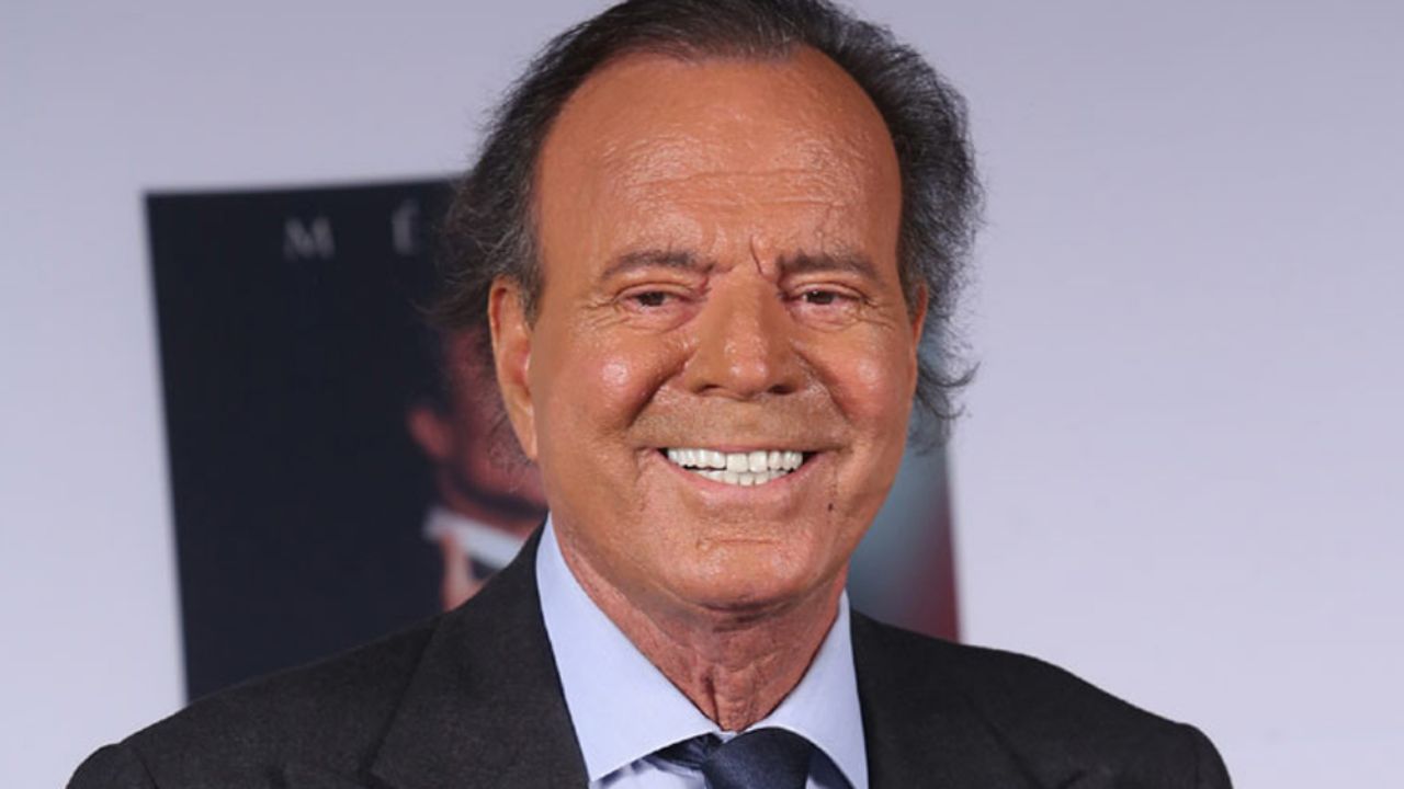 Extrabajadora de Julio Iglesias rompe el silencio y habla de los abusos y agresiones del cantante
