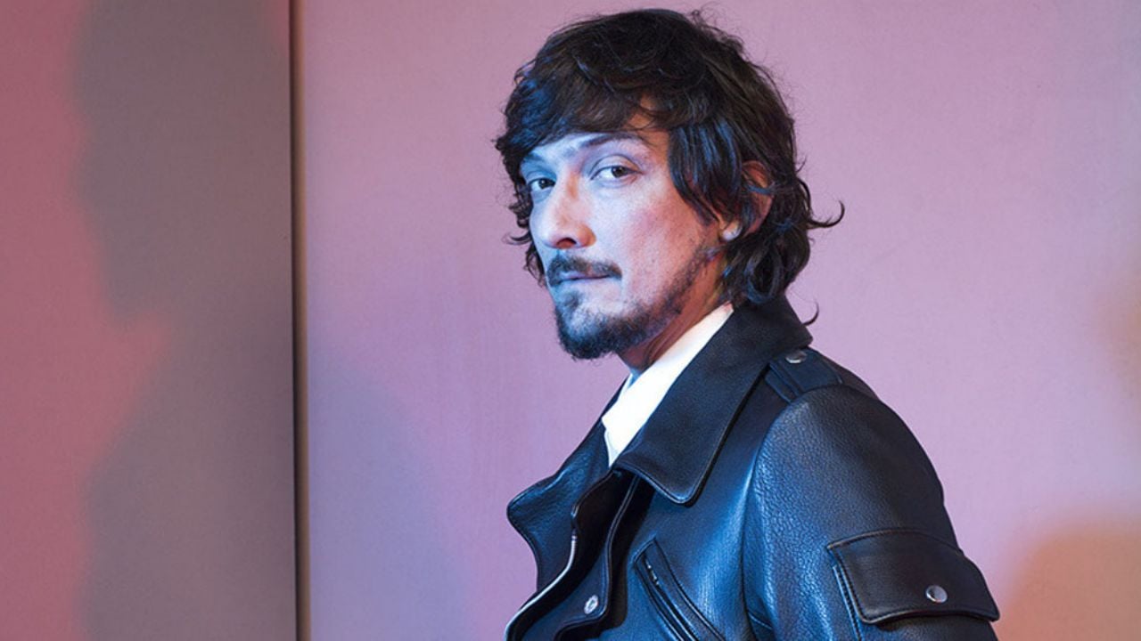 Twitter perdona a León Larregui; el cantante continúa su campaña contra la vacuna anticovid