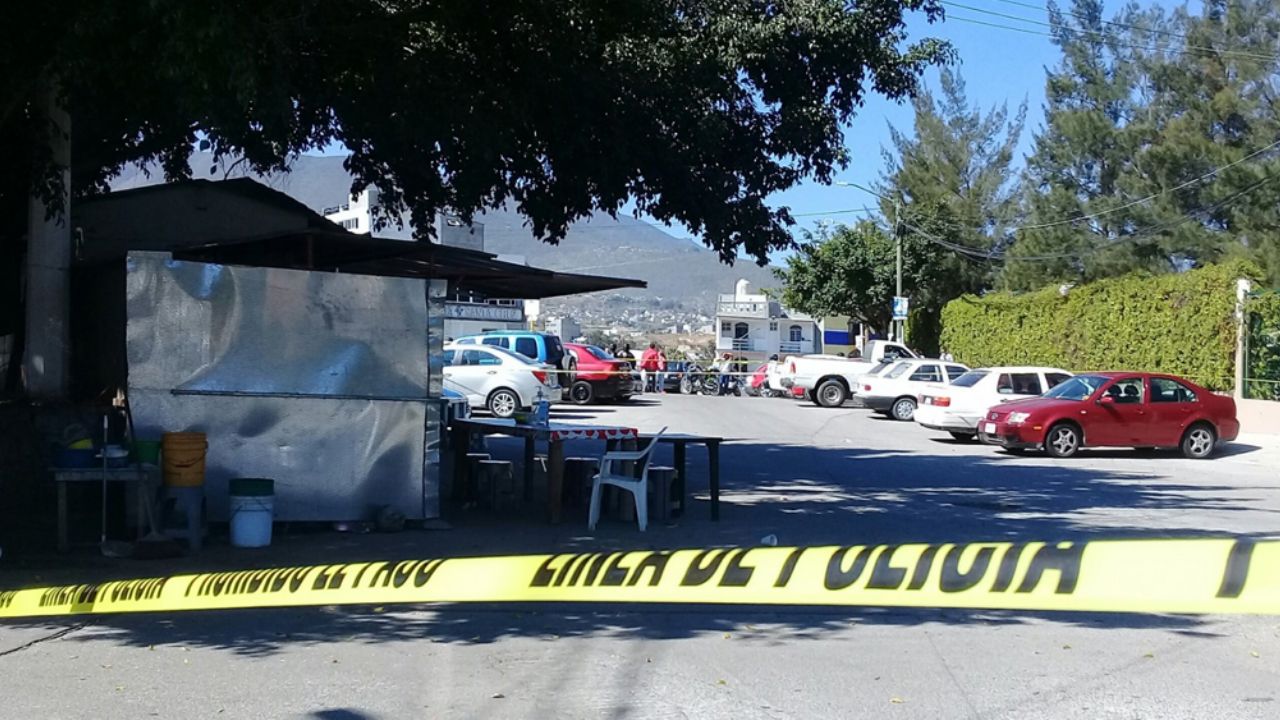 Joven es asesinado a balazos mientras caminaba por la calle; no hay detenidos