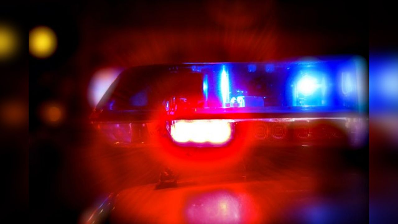 Sicarios emboscan a dos policías estatales y los privan de la vida en estacionamiento de Colima