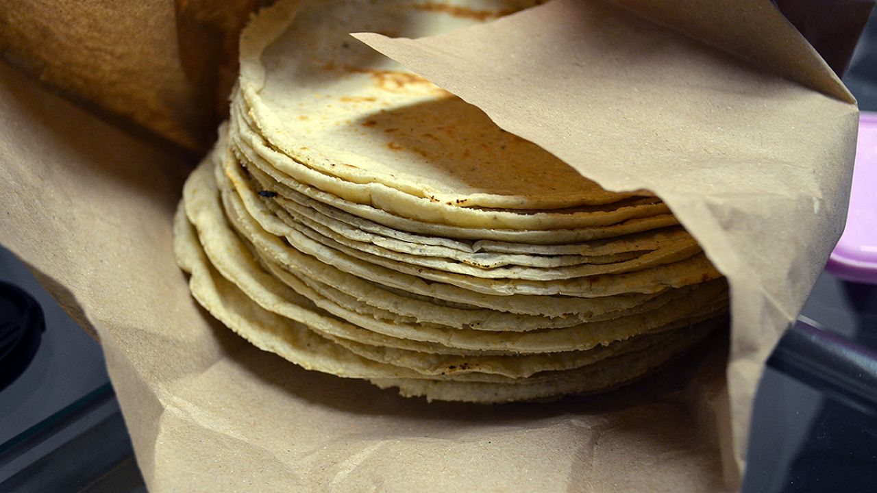 Esto debe costar el kilo de tortillas ante la inflación, según datos de la Profeco