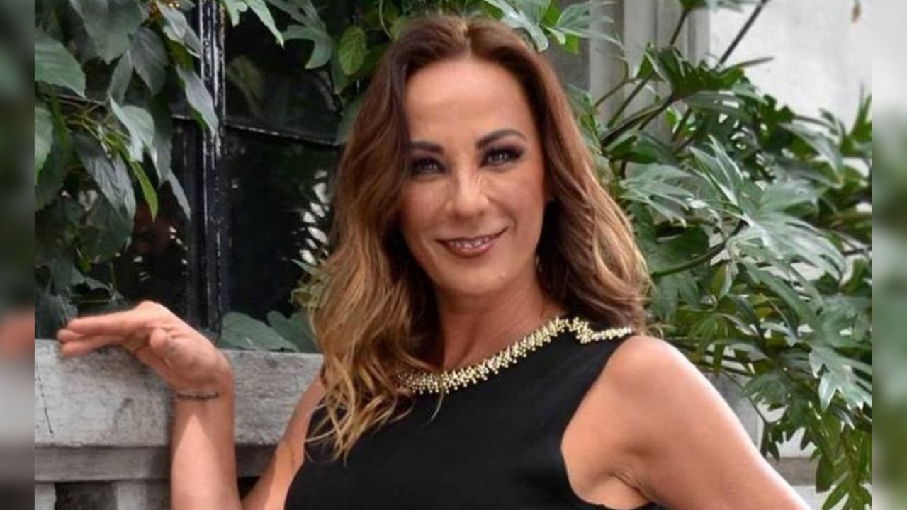 Consuelo Duval saca su lado coqueto y conquista a sus admiradores desde Televisa