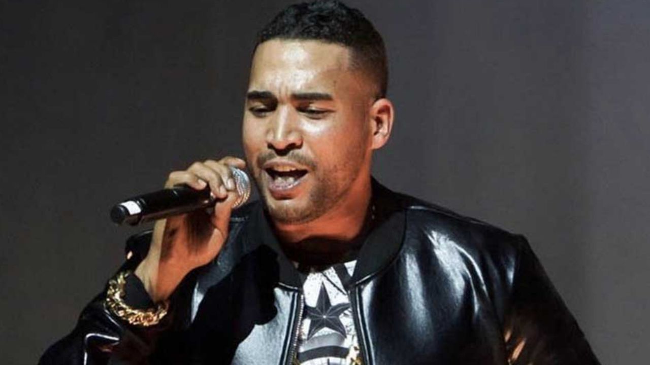 ¿Drogado? Famoso cantante alarma al dejarse ver con el rostro ‘irreconocible’: “De tanto tomar”