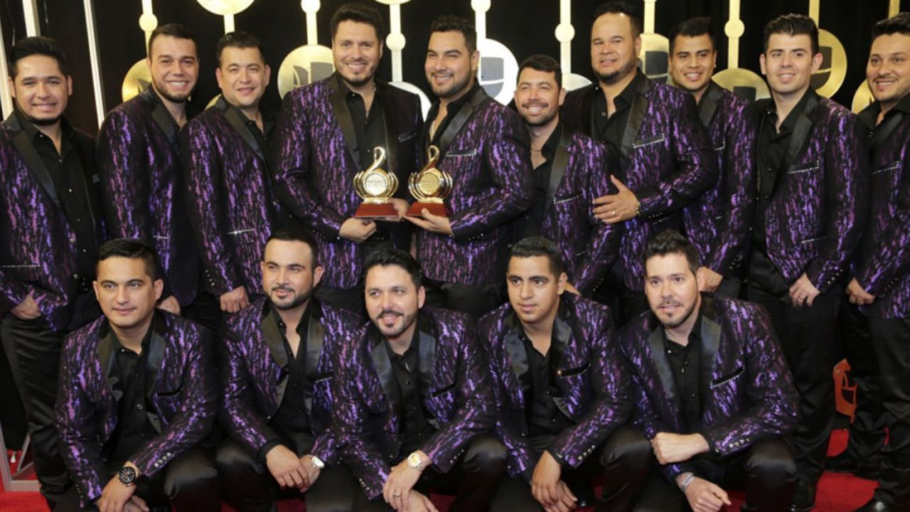 ¡En exclusiva! Banda MS presenta a su nuevo vocalista en el programa ‘Tu-night’