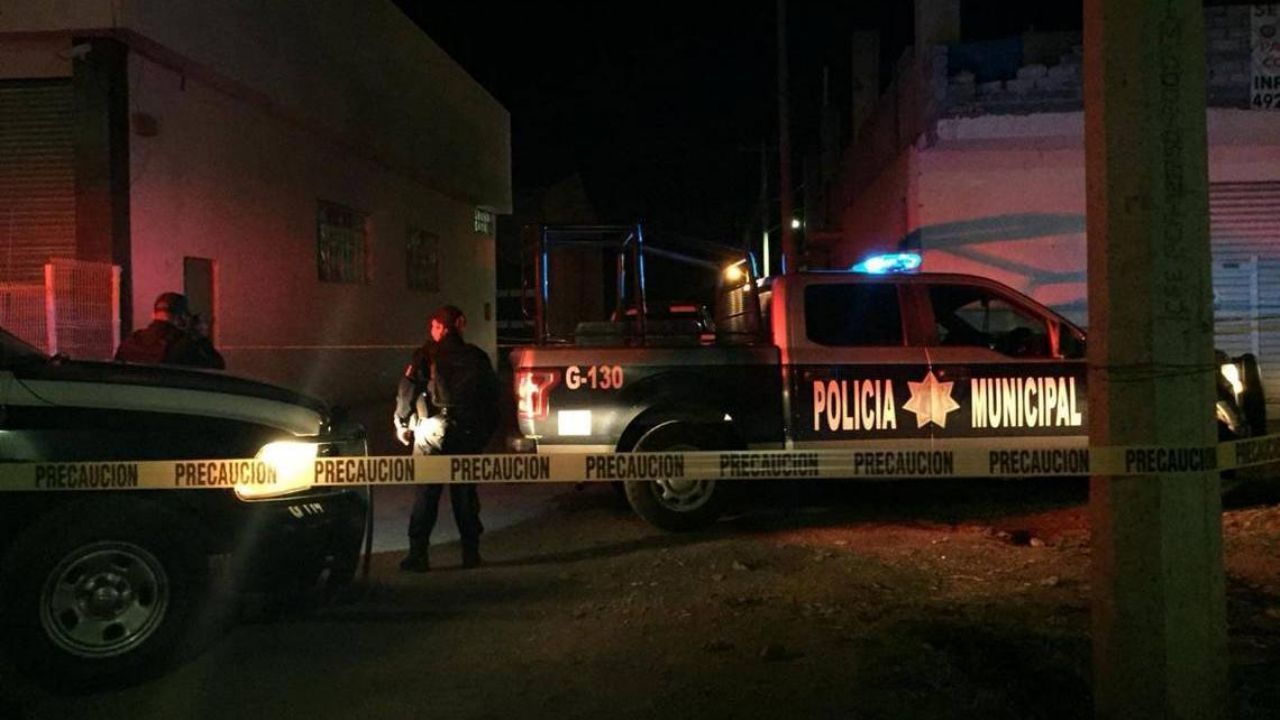 Autoridades encuentran el cuerpo de un hombre envuelto en plástico en Zacatecas