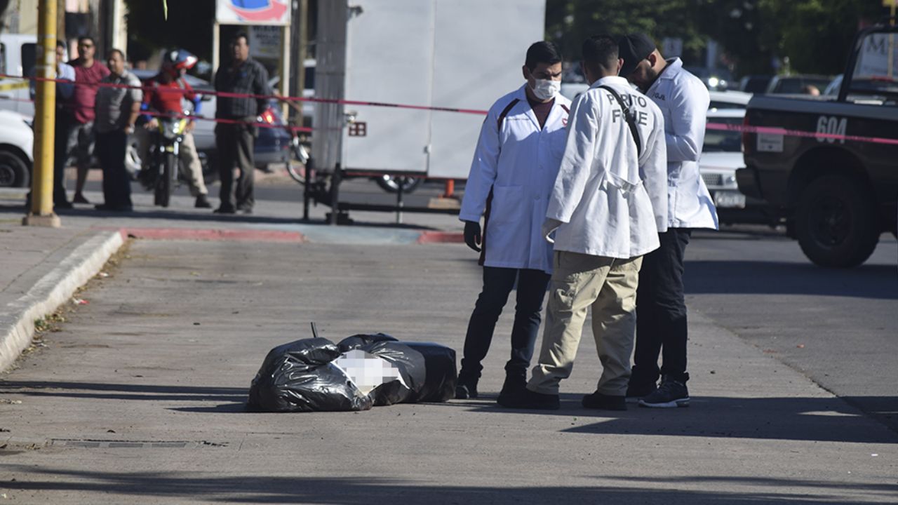 En plena vía pública, autoridades encuentran una cabeza humana; tenía un narcomensaje