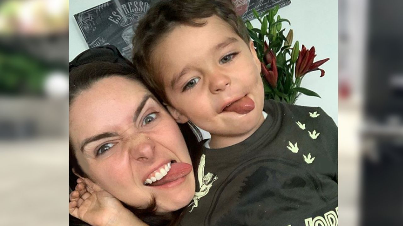 Actriz de Televisa arremete contra quienes juzgan a su hijo por “hacer cosas de niña”