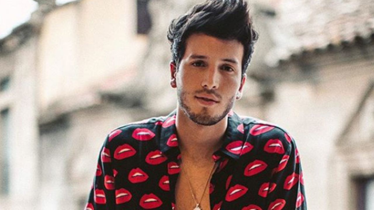 Sebastián Yatra se quita la ropa y acalora las redes con FOTO frente al espejo: “Primero vístete”