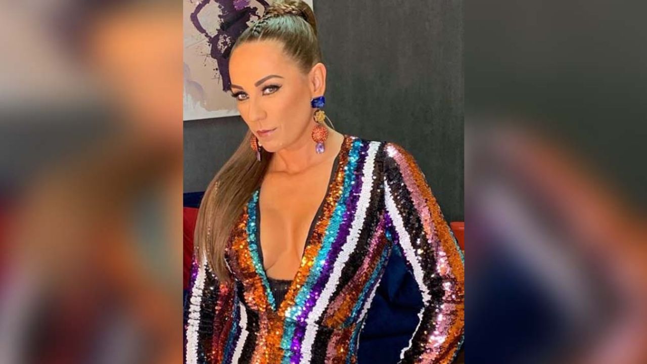 Consuelo Duval luce pronunciado escote y roba suspiros en Televisa tras estreno de ‘El Retador’