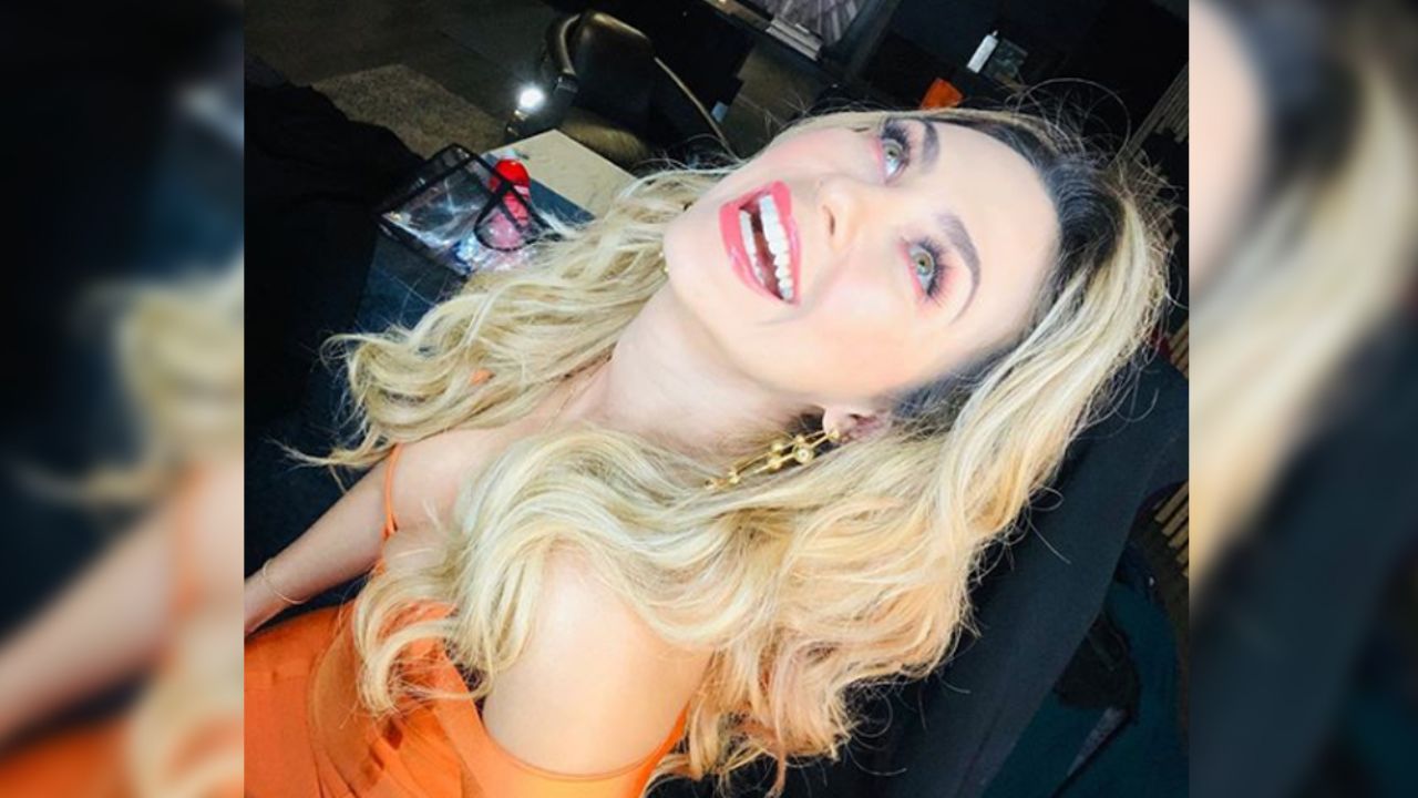 ¡Muy hot! Aracely Arámbula reta la censura de Instagram con sensual foto sin blusa