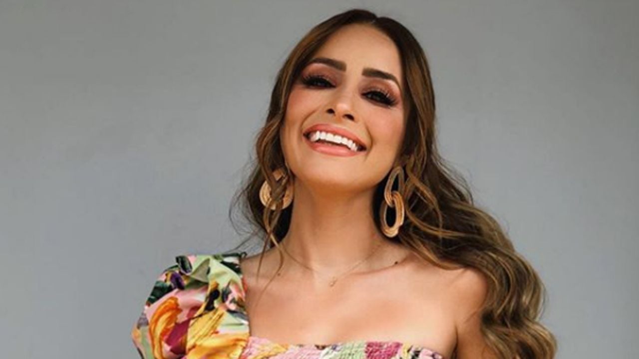 “Qué bien come Carlos Rivera”: Cynthia Rodríguez luce cuerpazo en sexy vestido
