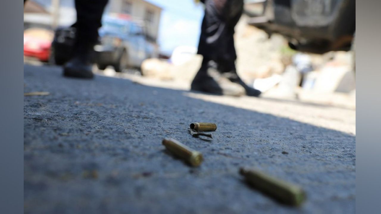 Mando policíaco es asesinado a balazos a espaldas del Cereso de Uruapan