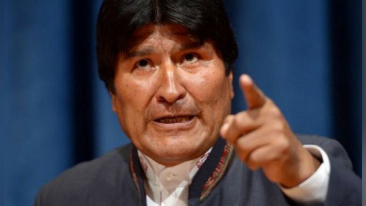 ¡Se armó la trifulca! El expresidente de Bolivia recibe un sillazo en la cabeza: VIDEO