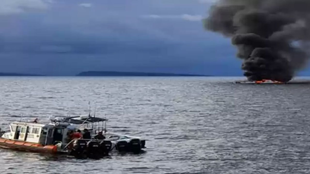 Semar rescata a 12 pasajeros de yate incendiado en Baja California Sur