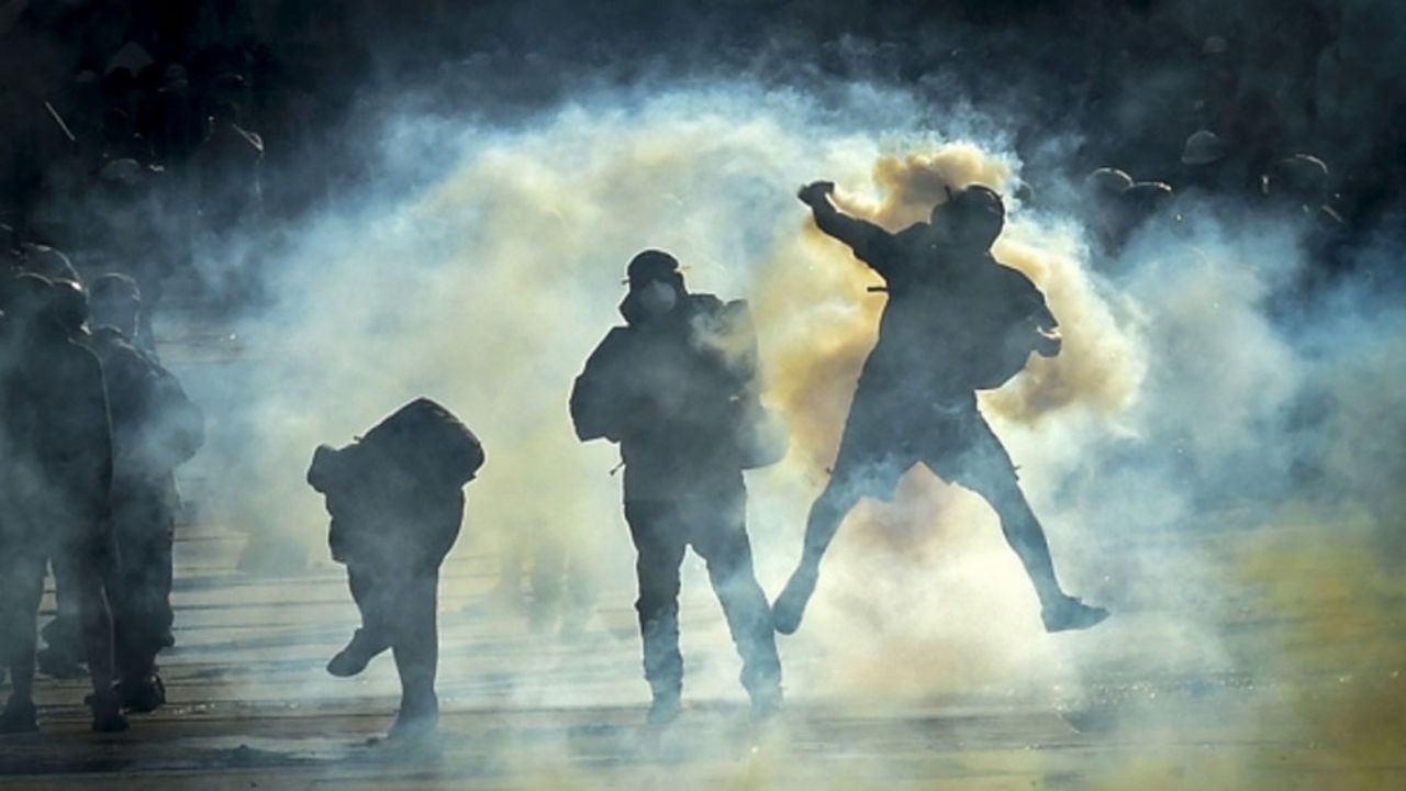 VIDEO: Protestas en Año Nuevo dejan 21 carabineros lesionados en Chile