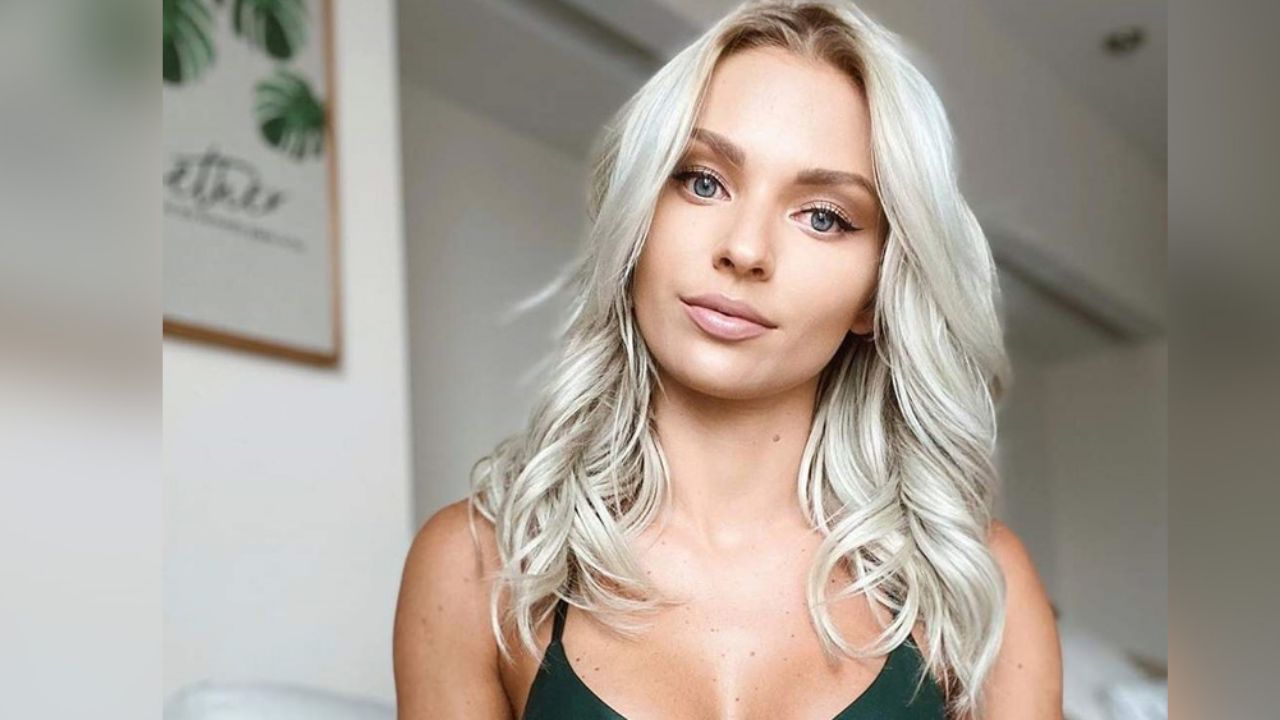 Irina Baeva presume su trasero al posar de espalda en apretados leggings