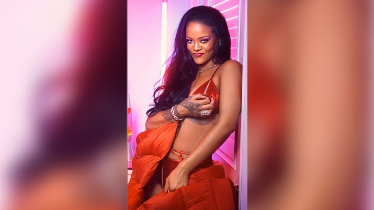 ¡Qué calor! Rihanna prende el 2020 al posar con diminuta lencería roja