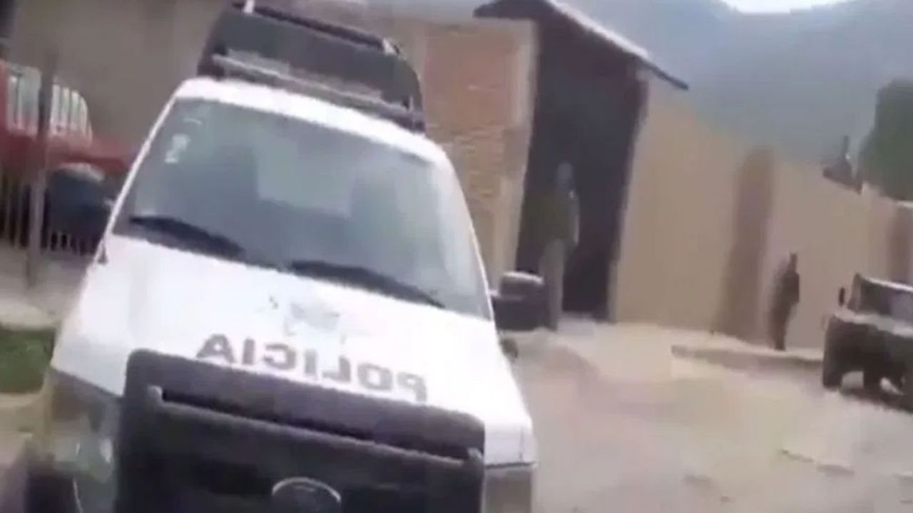 VIDEO: Policías protegen al CJNG y bloquean paso de militares en Sayula