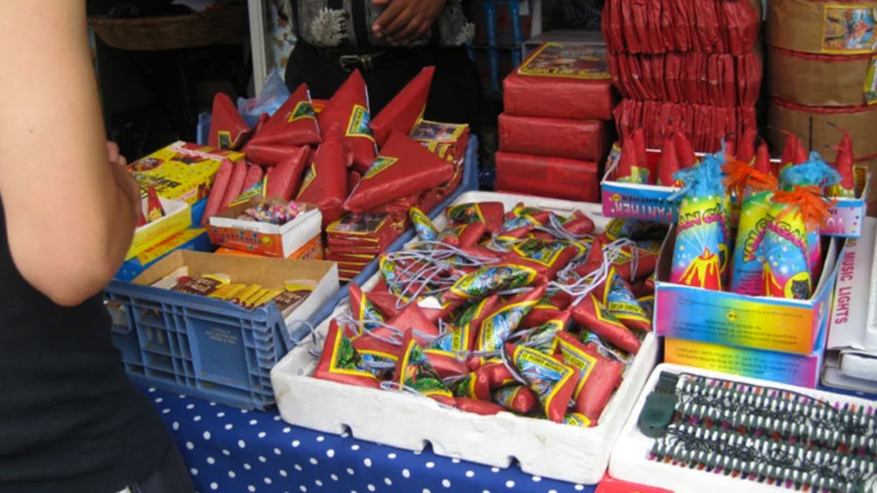 Cohete explota en la mano de un niño en Año Nuevo; casi le arranca tres dedos