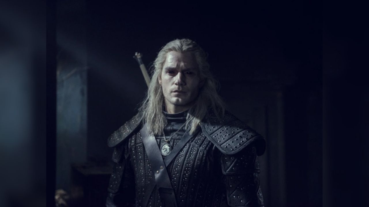 Cavill usó el traje de ‘Geralt’ en su casa para desgastarlo en tareas domésticas