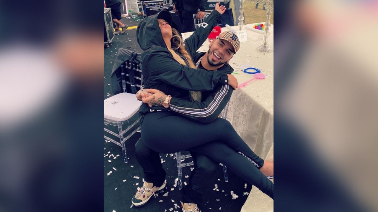 “Este año hay boda”: Karol G cada vez más cerca al altar; así lo confirma Anuel