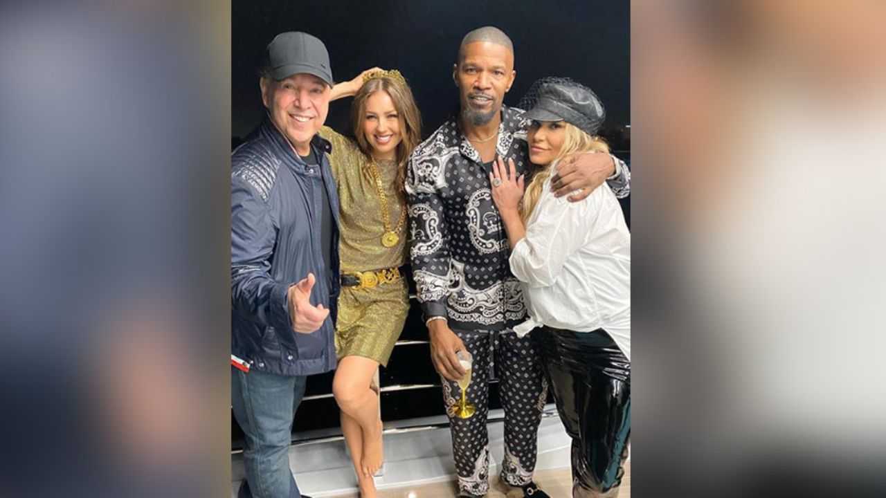 Con botella en mano y sexy baile, Thalía pasa fiesta de Año Nuevo en yate