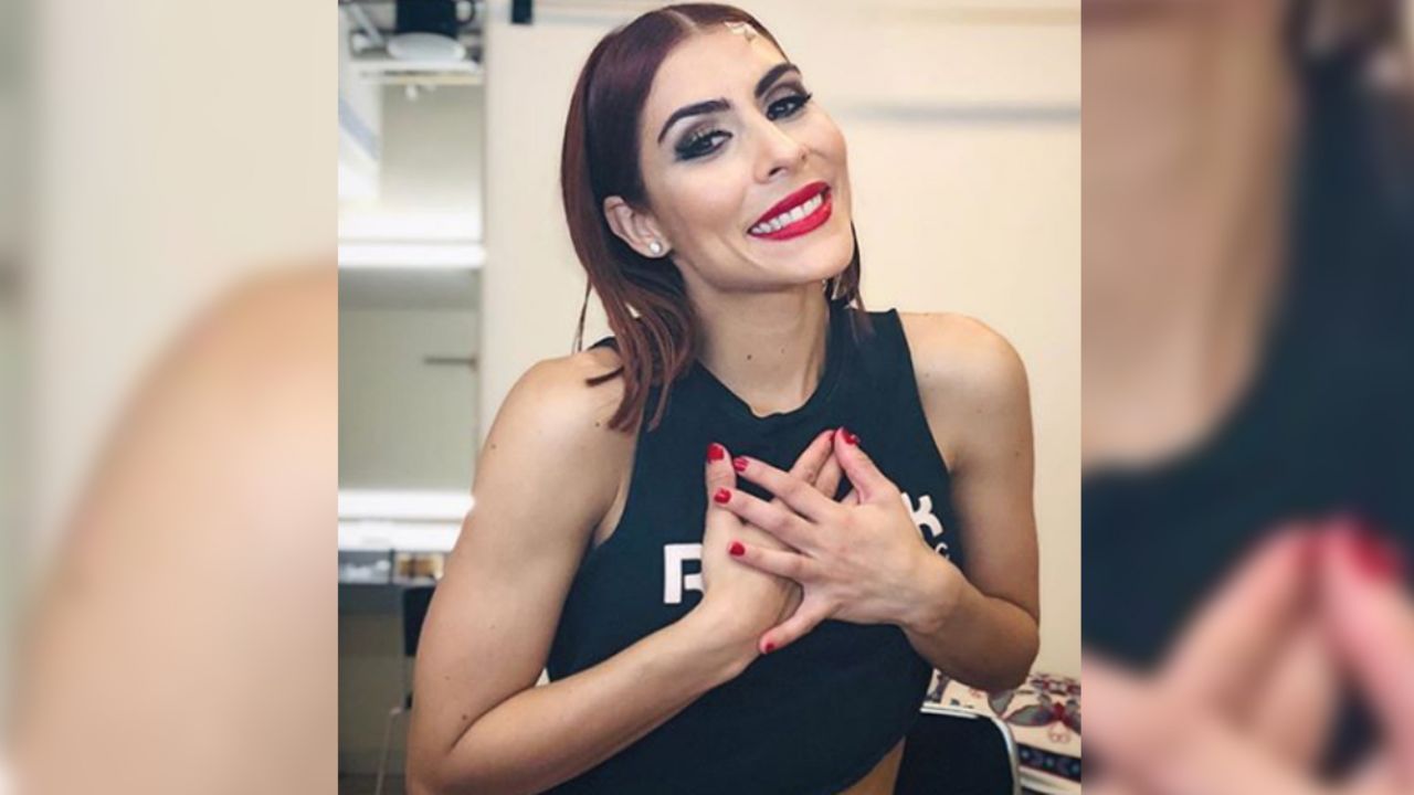 Junto a la arena y en provocador bikini, así recibe el año María León