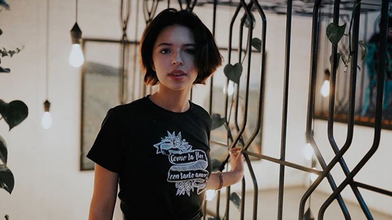 Ángela Aguilar, hija de Pepe Aguilar, presume piernas en corto vestido