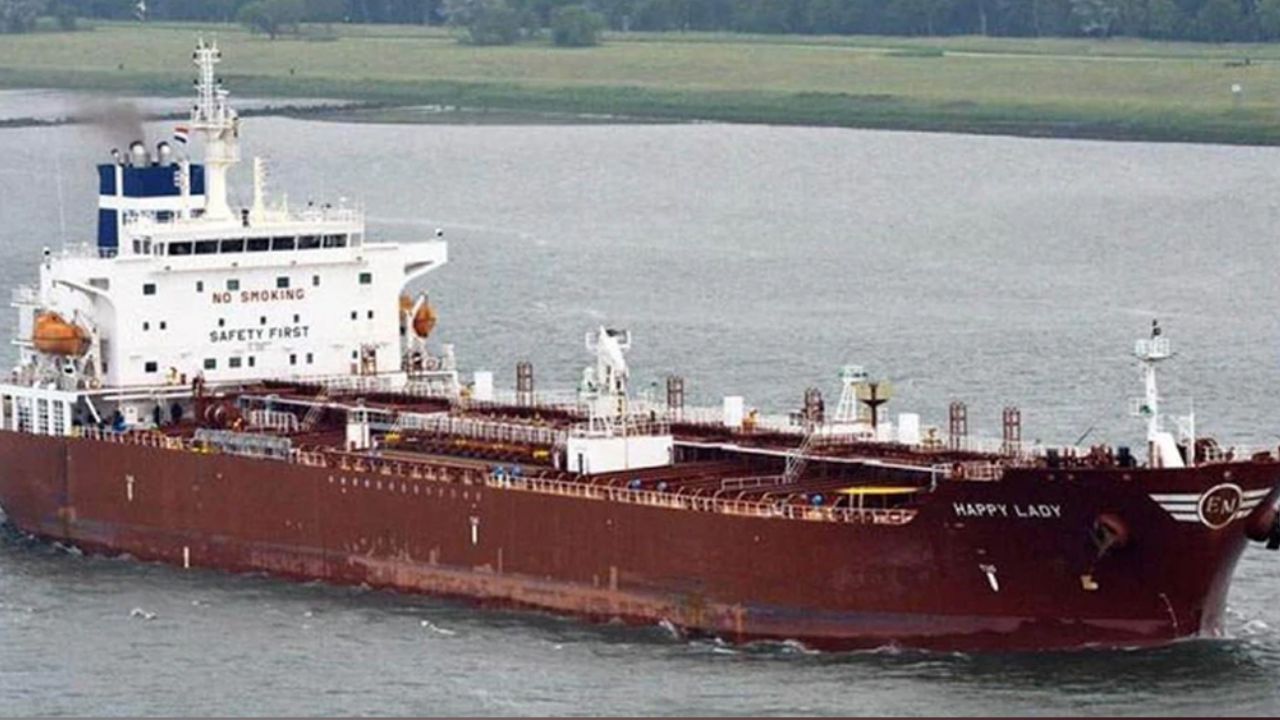 Barco petrolero griego es secuestrado con todo y tripulantes en Camerún