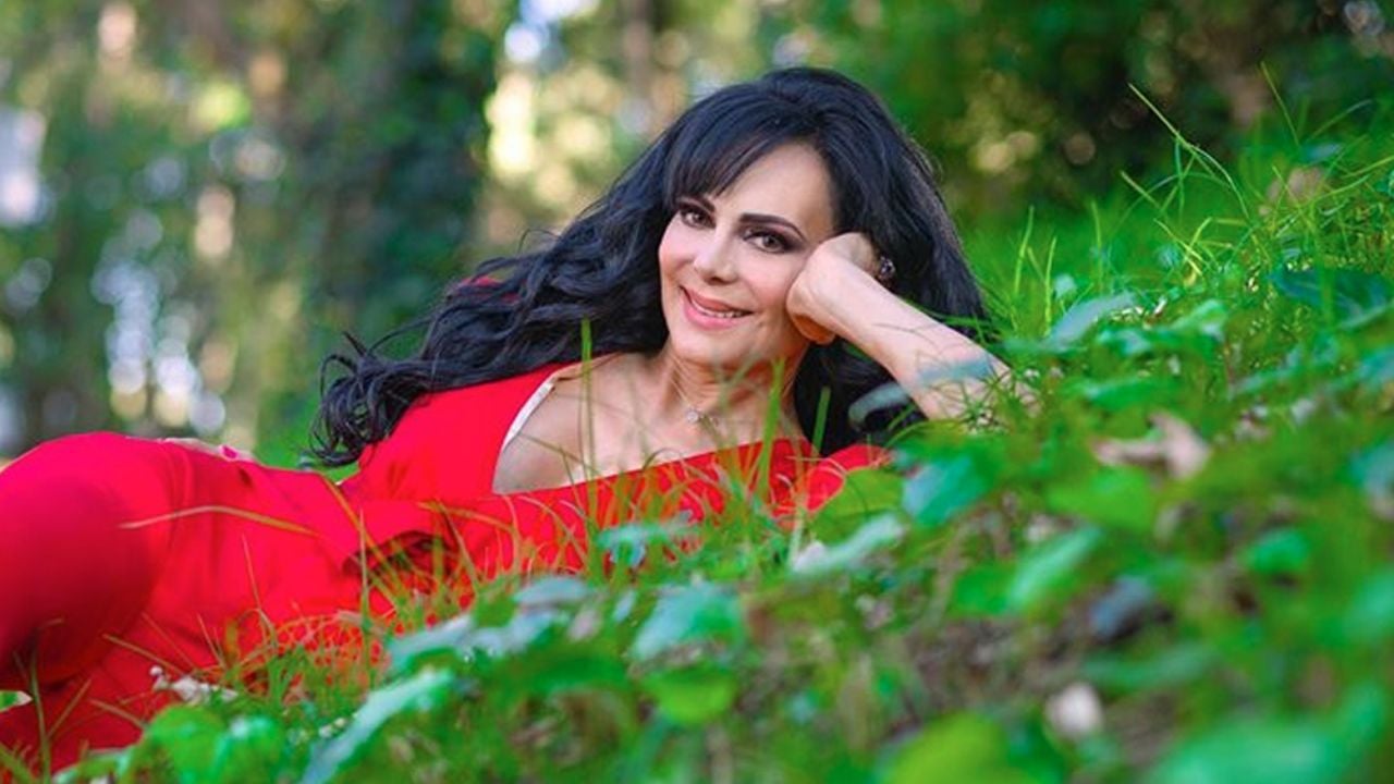 Maribel Guardia recibe la nueva década con sexy bikini rojo: “Los quiero”