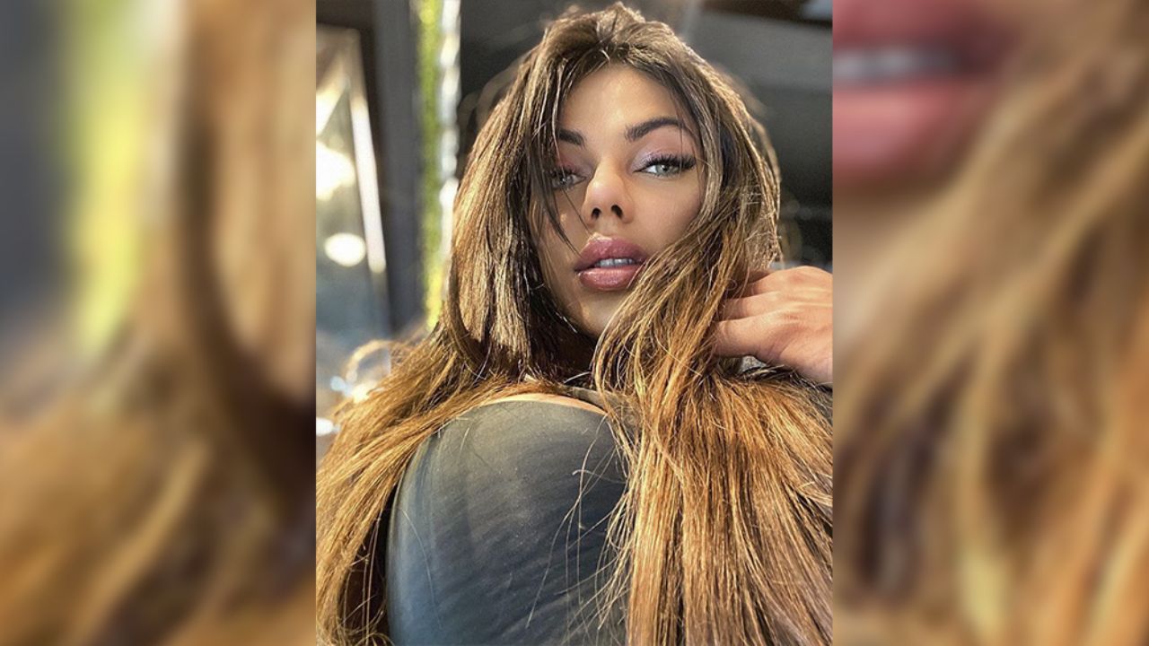 Arriba de su cama, Suzy Cortez desata bajas pasiones con un baile hot