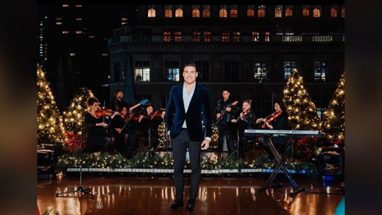 Carlos Rivera recibe cariñoso mensaje de una mujer que no es su novia