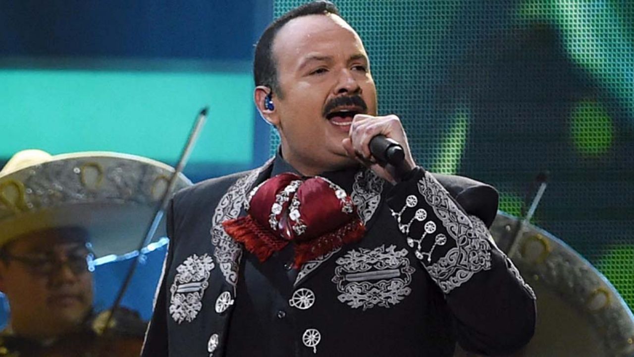 Pepe Aguilar sale en defensa de Ángela tras ataques sobre su cover de Selena