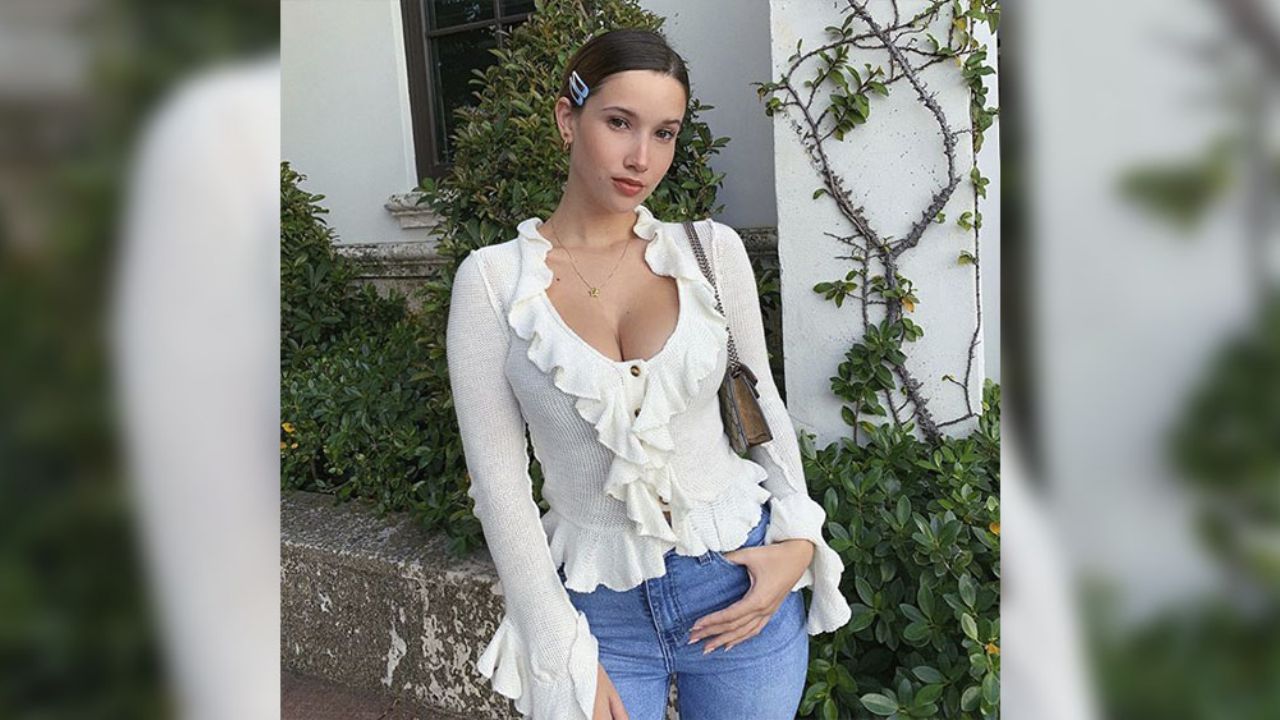 Gabriela Hella deja sin aliento a fans recargada en un auto con short de licra