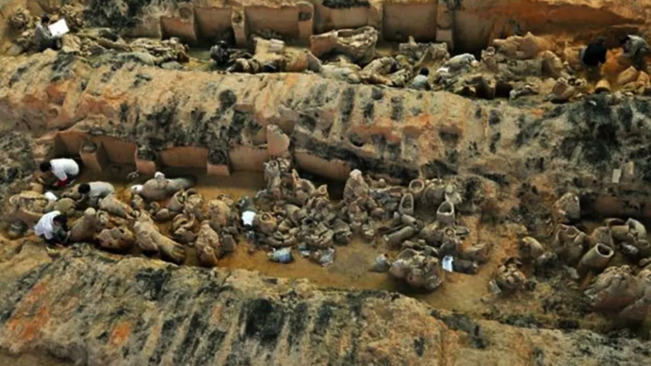 Arqueólogos de China hallan 200 estatuas de los guerreros de terracota