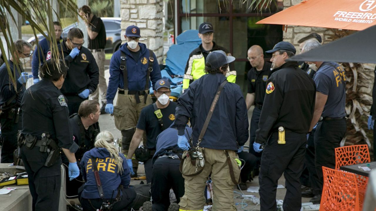 Sujeto con arma blanca desata pánico en Texas; 1 muerto y 3 heridos