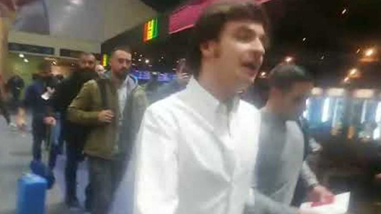 (VIDEO) “¡Fuera maleantes!”: Así despiden a GEO españoles de Bolivia