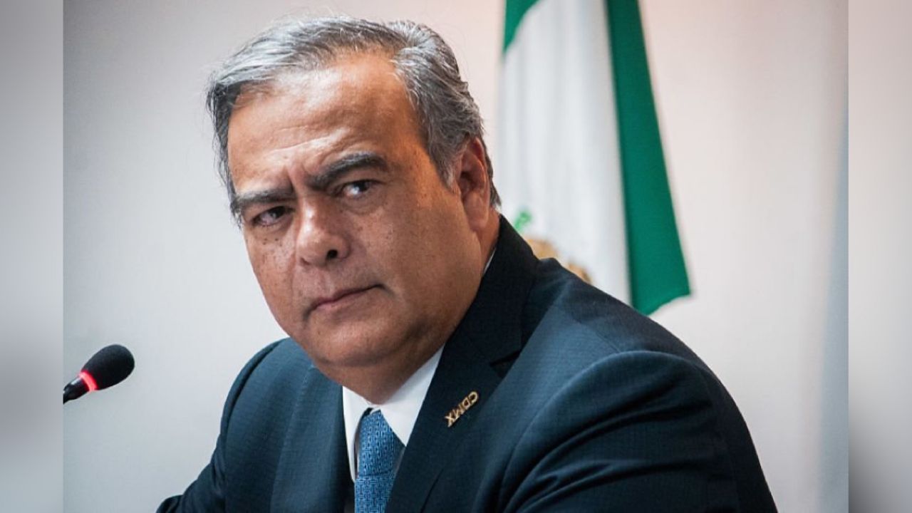 Claudia Sheinbaum confirma orden de aprehensión contra Raymundo Collins